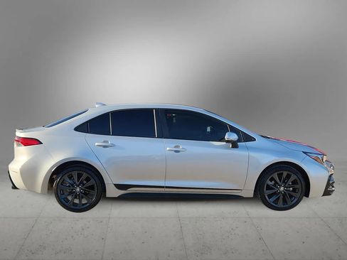 Used 2025 Toyota Corolla SE image 9