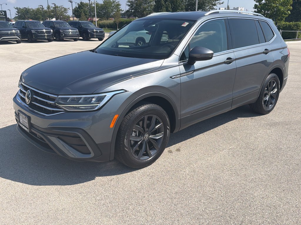 Certified 2023 Volkswagen Tiguan SE FWD image 3