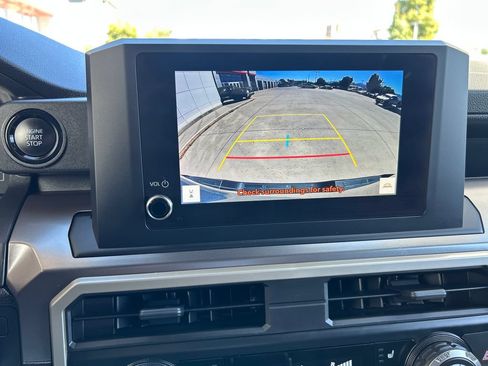Certified 2025 Toyota Tacoma SR5 AWD/4WD image 24