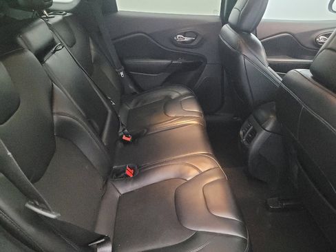 Used 2020 Jeep Cherokee Latitude Plus image 19