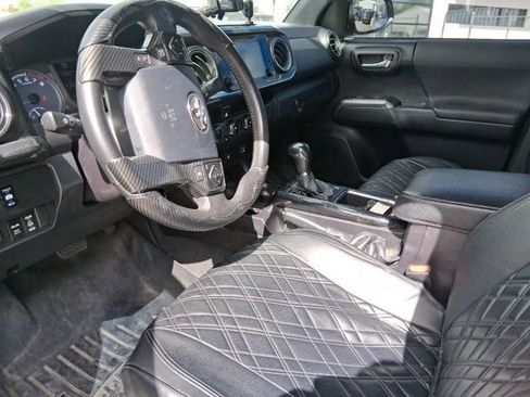 Used 2016 Toyota Tacoma TRD Off-Road w/ Towing Package image 6