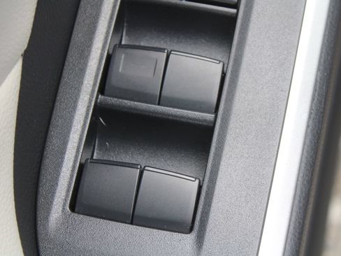 Used 2019 Toyota RAV4 XLE FWD image 20