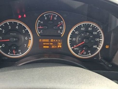 Used 2011 Nissan Titan S image 10