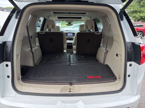 Used 2019 GMC Acadia Denali w/ Technology Package FWD image 34