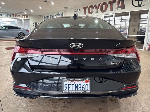 Used 2023 Hyundai Elantra Limited image 9