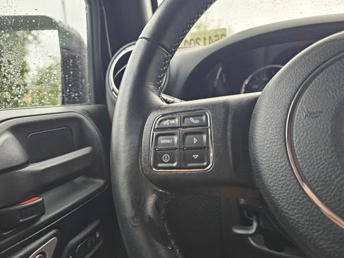 Used 2016 Jeep Wrangler Unlimited Rubicon w/ Connectivity Group AWD/4WD image 35