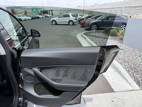 Used 2024 Tesla Model Y Performance AWD/4WD image 18