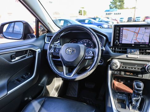 Used 2020 Toyota RAV4 Limited image 5