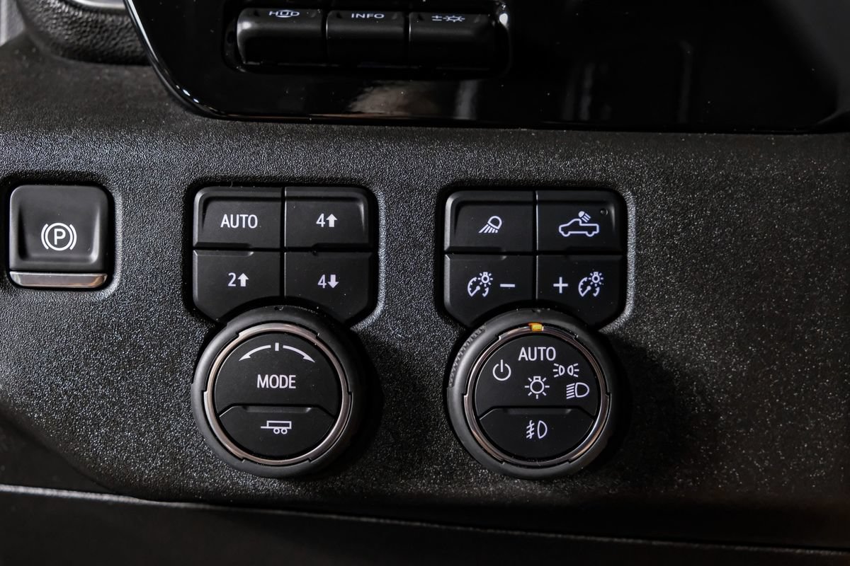Used 2025 Chevrolet Silverado 3500 High Country w/ High Country Premium Package AWD/4WD image 26