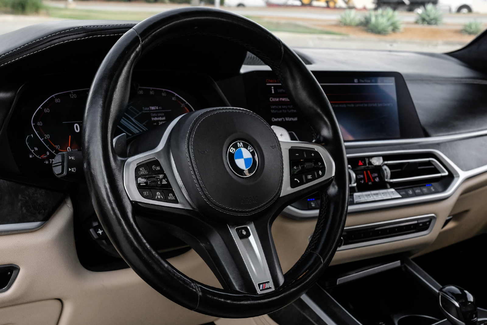 Used 2021 BMW X7 xDrive40i w/ M Sport Package AWD/4WD image 17