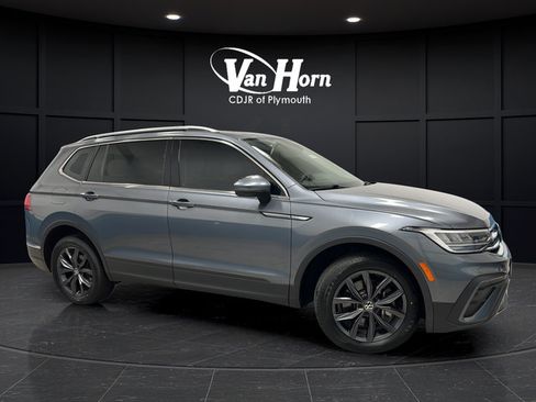 Used 2022 Volkswagen Tiguan SE AWD/4WD image 1