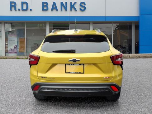Used 2024 Chevrolet Trax RS w/ Sunroof Package FWD image 4