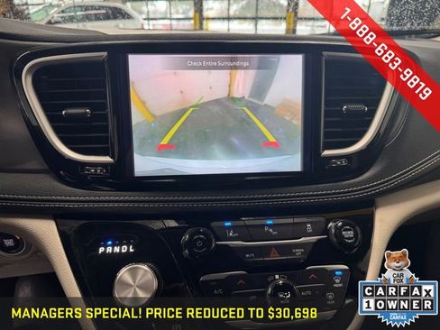 Used 2024 Chrysler Pacifica Select image 17