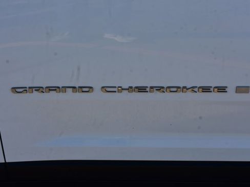 Used 2021 Jeep Grand Cherokee L Limited image 12