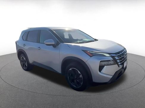 Used 2025 Nissan Rogue SV FWD image 2