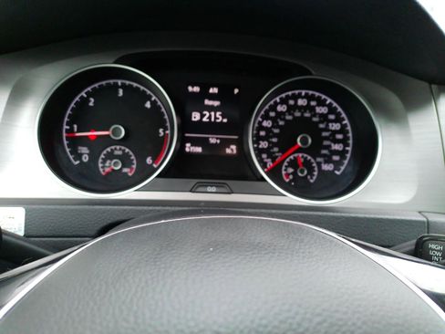 Used 2015 Volkswagen Golf TDI S FWD image 8