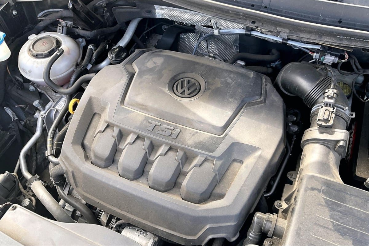 Used 2018 Volkswagen Tiguan SE w/ Panoramic Sunroof Package FWD image 34