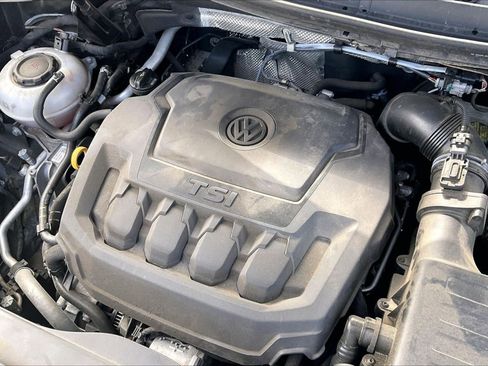 Used 2018 Volkswagen Tiguan SE w/ Panoramic Sunroof Package image 34
