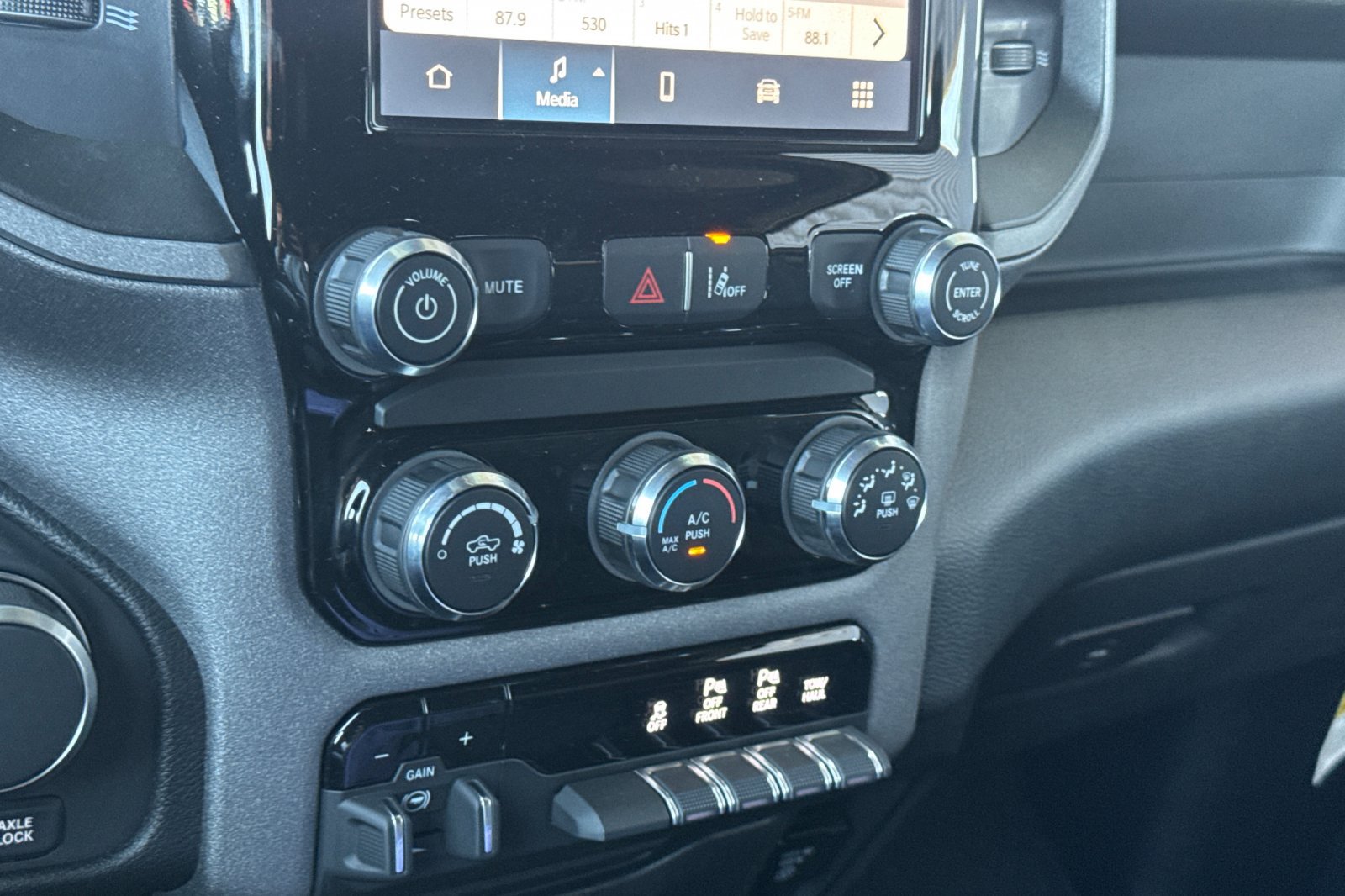 New 2026 RAM 1500 Warlock AWD/4WD image 18