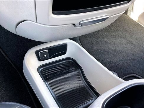 Certified 2024 Chrysler Pacifica Touring-L FWD image 26