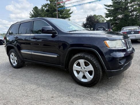 Used 2011 Jeep Grand Cherokee Laredo AWD/4WD image 2