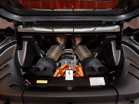 Used 2023 Ferrari 296 GTS RWD image 18