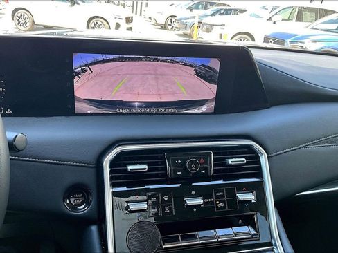 Used 2025 Nissan Armada SV image 29