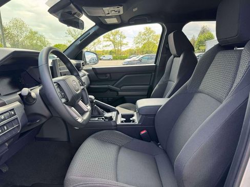 Used 2025 Toyota 4Runner SR5 AWD/4WD image 16