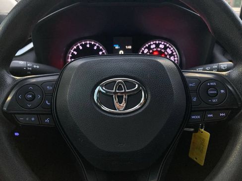 Used 2021 Toyota RAV4 LE FWD image 13