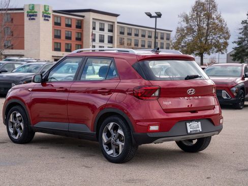 Certified 2022 Hyundai Venue SEL image 5