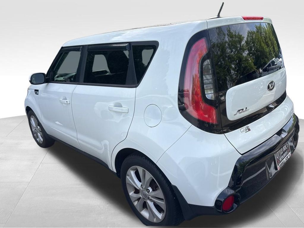 Used 2016 Kia Soul + FWD image 13