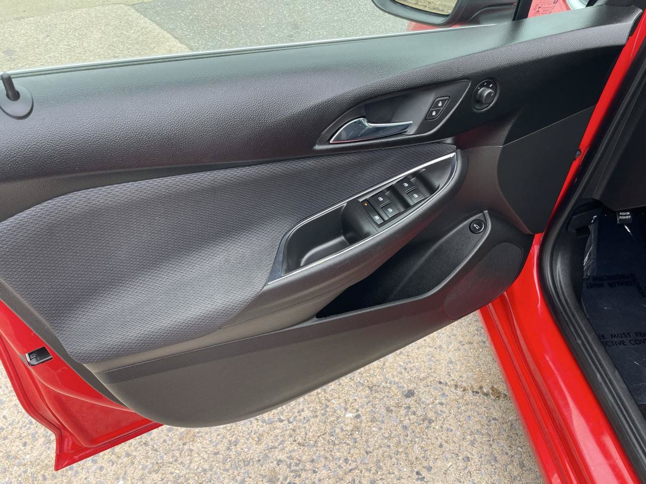 Used 2018 Chevrolet Cruze LT FWD image 36