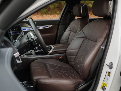 Used 2024 BMW i7 eDrive50 w/ M Sport Package image 23