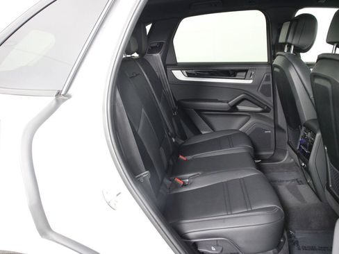 Certified 2025 Porsche Cayenne S image 32