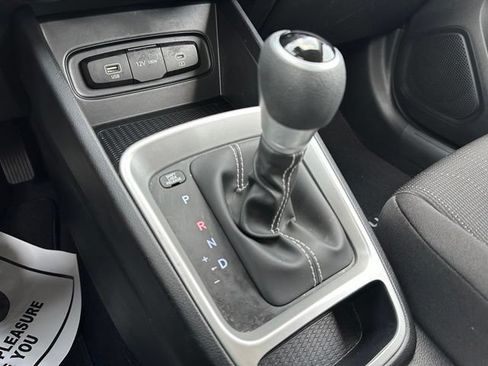 Used 2026 Hyundai Venue SE FWD image 18