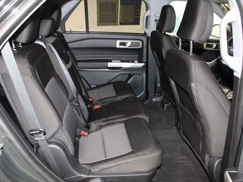 Used 2023 Ford Explorer XLT image 32