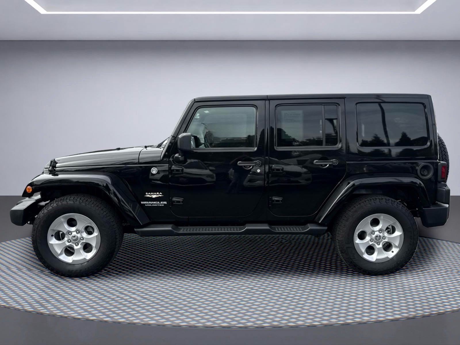 Used 2014 Jeep Wrangler Unlimited Sahara w/ Max Tow Package AWD/4WD image 3