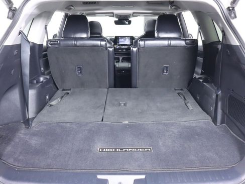 Used 2021 Toyota Highlander XLE image 36