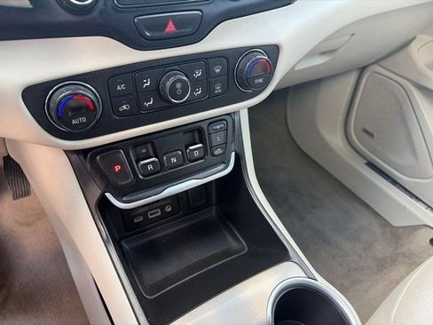 Used 2020 GMC Terrain Denali w/ Denali Premium Package FWD image 25