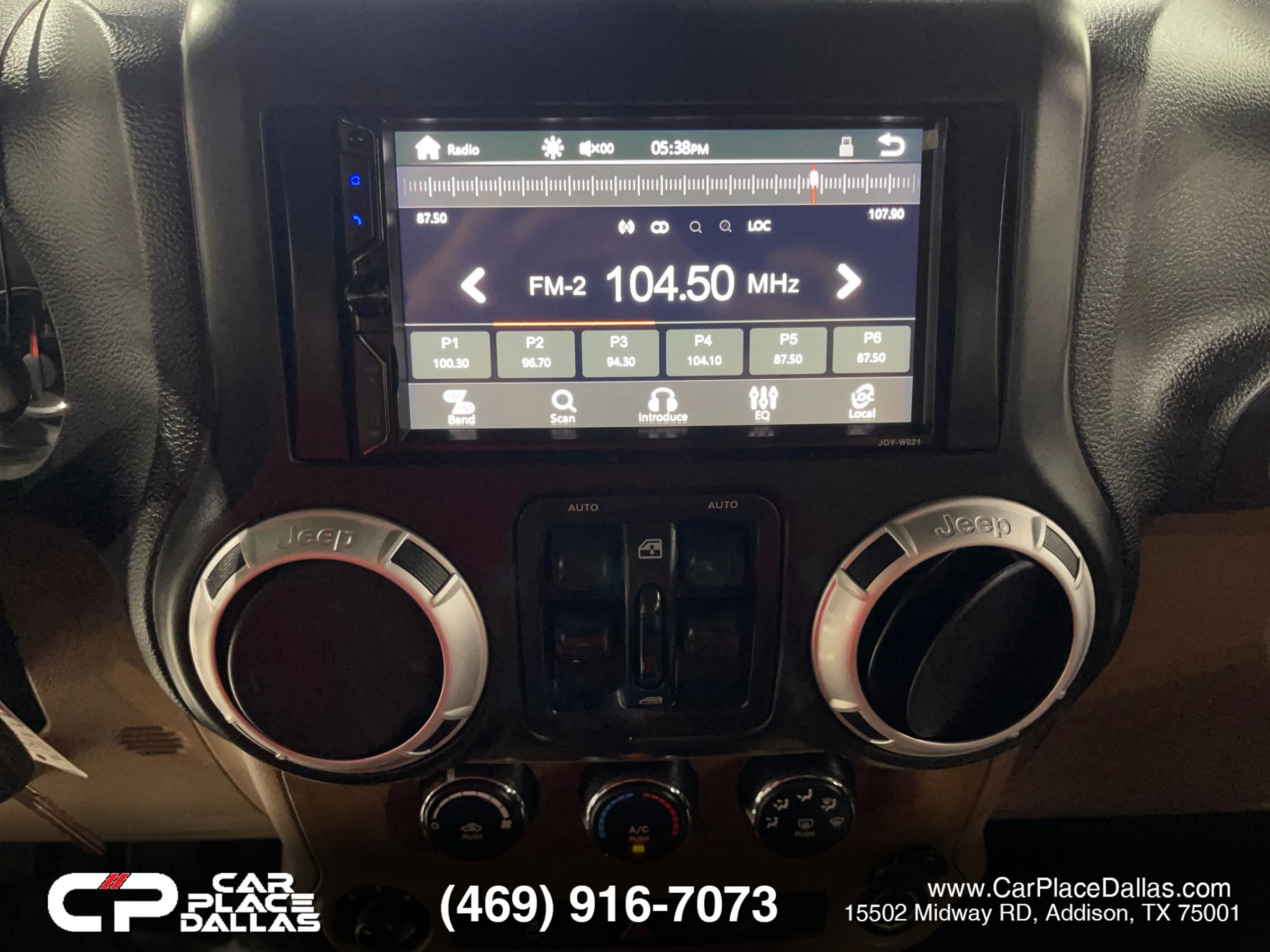 Used 2014 Jeep Wrangler Unlimited Rubicon w/ Connectivity Group AWD/4WD image 29
