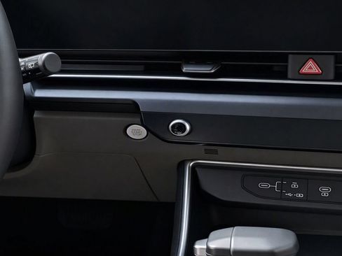 Certified 2025 Kia Carnival FWD image 27