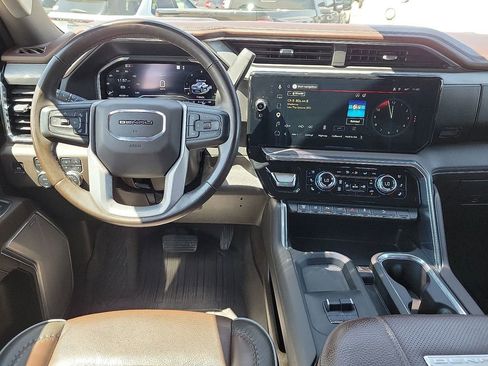 Used 2025 GMC Sierra 2500 Denali w/ Technology Package AWD/4WD image 17