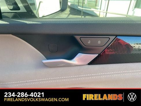 New 2025 Volkswagen Tiguan SE image 45