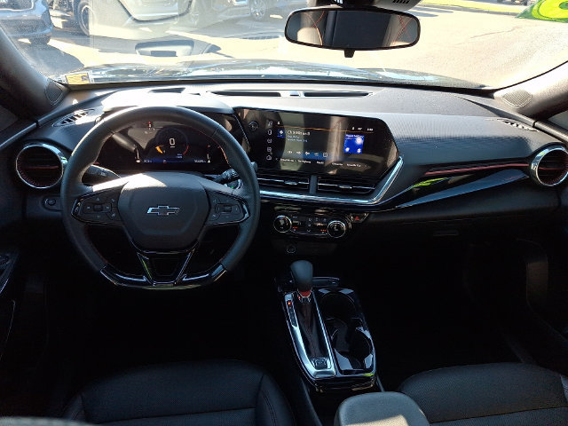 Used 2025 Chevrolet Trax RS w/ Sunroof Package FWD image 11
