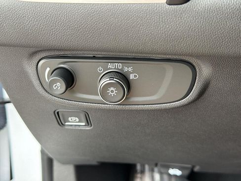 Used 2023 GMC Terrain SLE FWD image 16