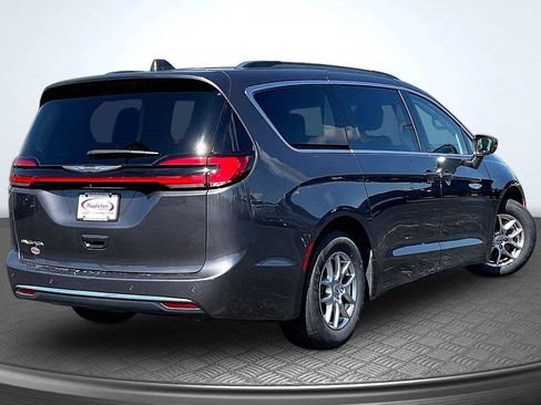 Used 2021 Chrysler Pacifica Touring w/ Cold Weather Group FWD image 2