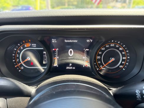 Used 2024 Jeep Wrangler Unlimited Rubicon w/ Technology Group AWD/4WD image 19