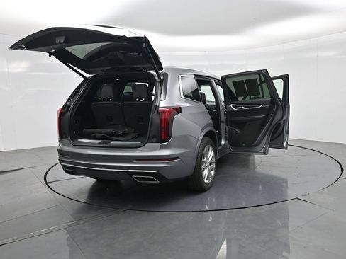 Used 2023 Cadillac XT6 Premium Luxury FWD image 4