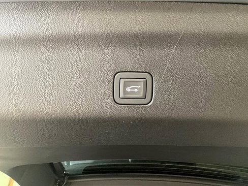 New 2025 Chevrolet Suburban High Country image 11