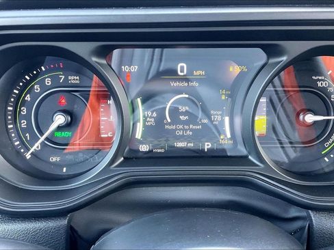 Used 2025 Jeep Wrangler Unlimited Sahara AWD/4WD image 16